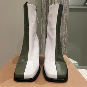 Alohas South Bicolor, Dusty Olive and Bright White leather boots